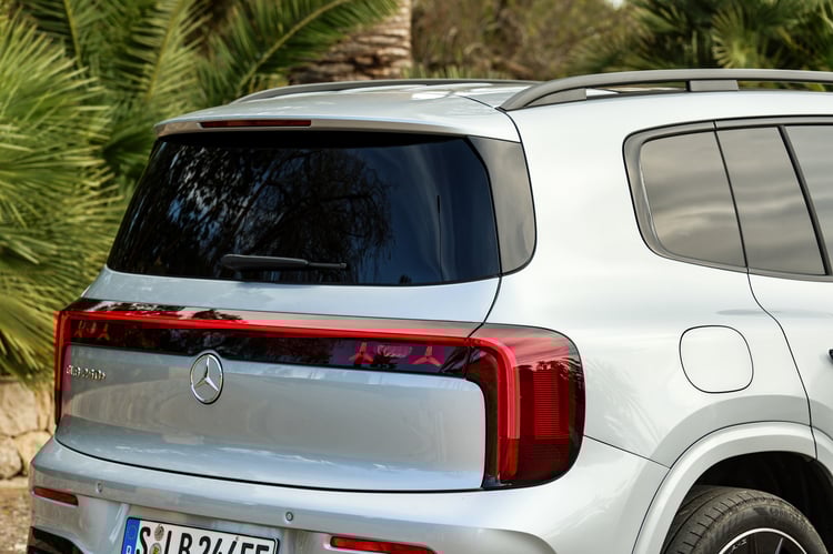 Une poupe cubique 100% SUV