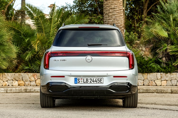 Signature lumineuse étoilée jusqu'à l'arrière