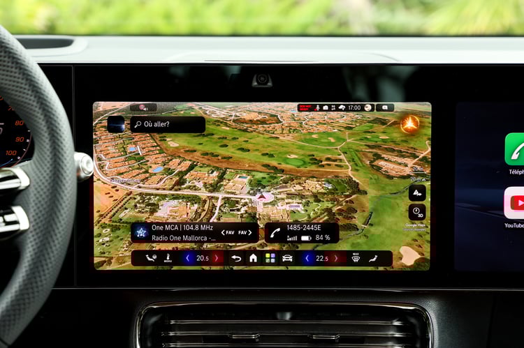 Écran central tactile du Mercedes GLB 250+