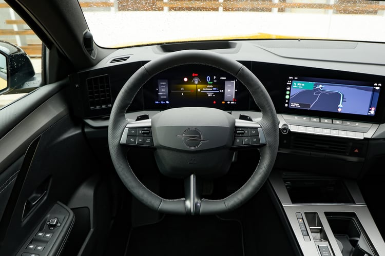 À bord de l'Opel Astra PHEV