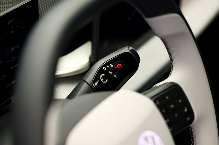 Commande de boîte toujours derrière le volant