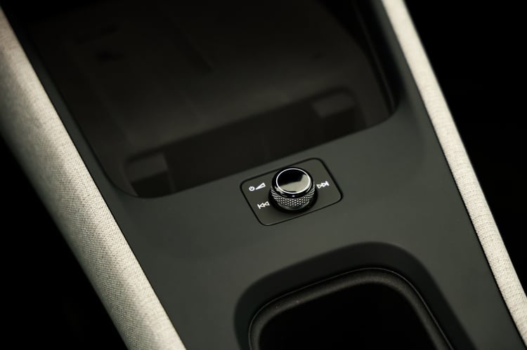 Molette multimédia sur la console centrale