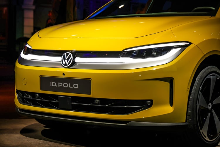 Une face avant minimaliste "Pure Positive"