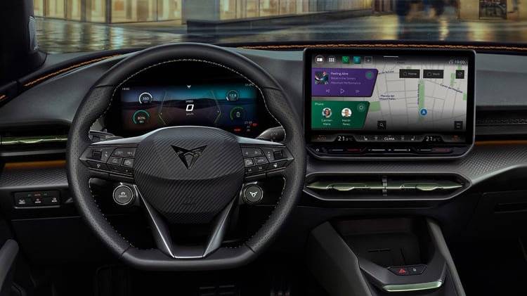 vue plongeante Cupra Raval électrique toit noir design compact signature LED autonomie 444 km