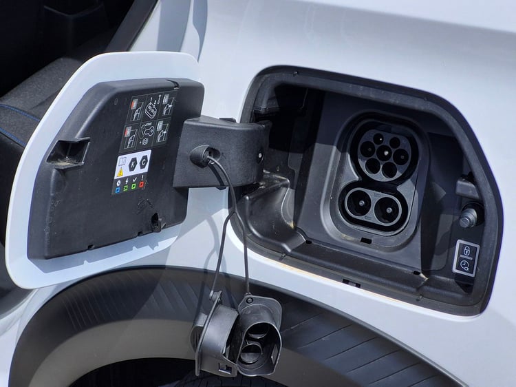 Le port Combo CCS (en option) de la Citroën ë C3 autonomie urbaine / Image : AP.