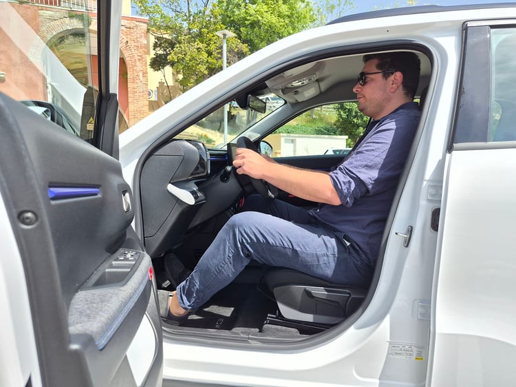 A l'avant de la ë-C3 urban rangePoste de conduite de la ë-C3 urban range / Image : AP.