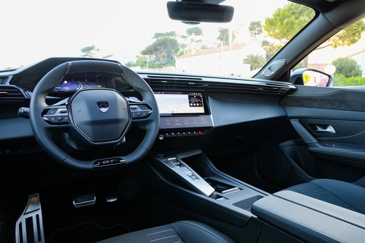 Environnement toujours aussi connecté pour la Peugeot e-408