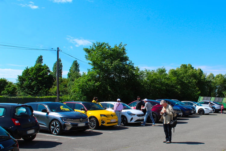 Des VE sur le parking de La Sablésienne
