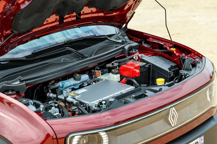 Sous le capot de la R4 E-Tech Plein Sud