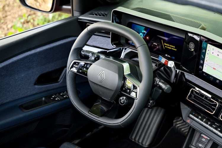 Un volant imposant mais confortable