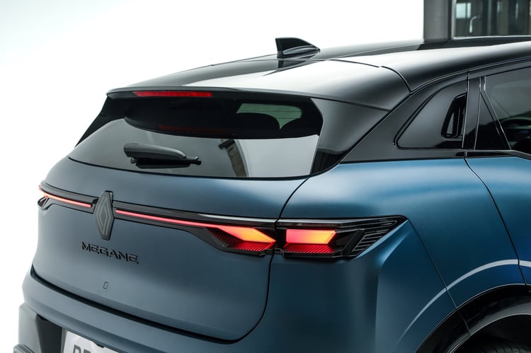 Éléménts de carrosserie noir brillant en accord avec la gamme actuelle