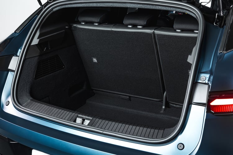 Coffre de 440 l, 22 l dans le double fond