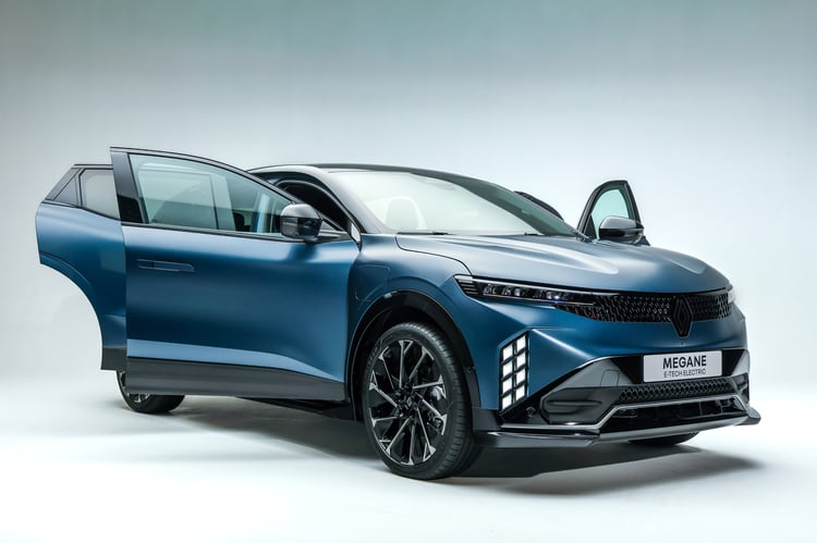 La Renault Megane E-Tech passe par la case restylage !