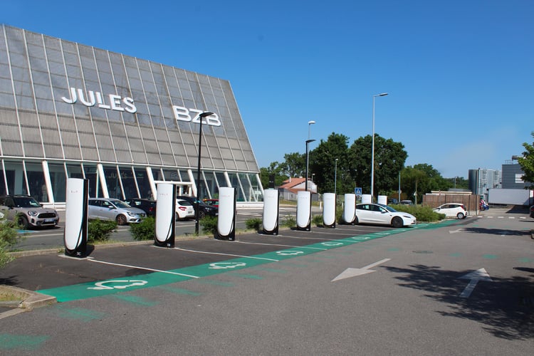 Station de recharge Tesla à La Roche-sur-Yon