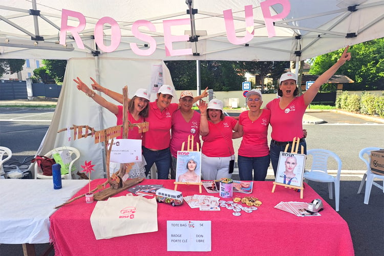 Les 7 Electric Girls (en comptant celle qui prend la photo)