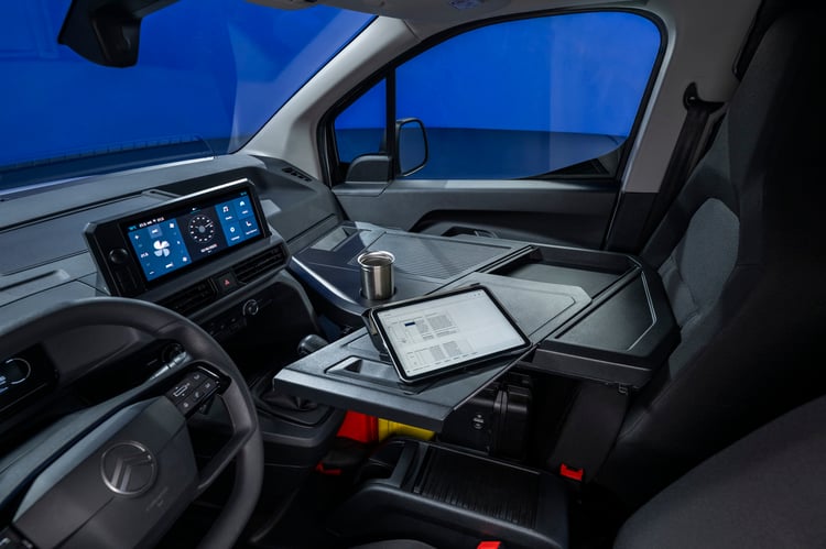 Ordinateur, tablette... Un véritable espace de travail dans la cabine