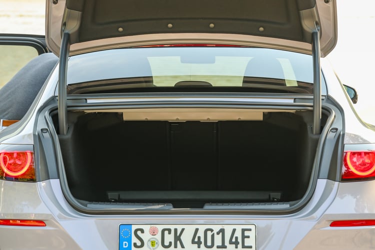 Coffre de 470 l pour la Mercedes C400 4Matic