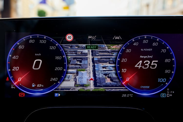 Combiné d'instrumentation très complet du MBUX Hyperscreen