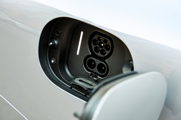 Recharge rapide à 330 kW pour la Mercedes C400 4Matic
