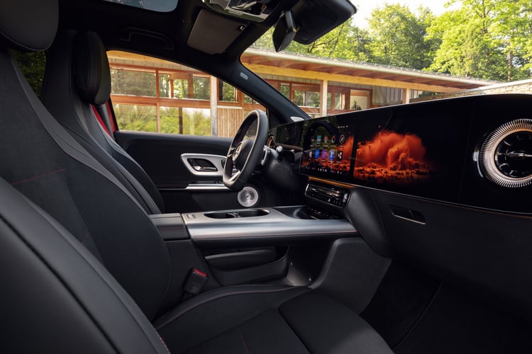 MBUX Superscreen à trois écrans pour le SUV compact électrique
