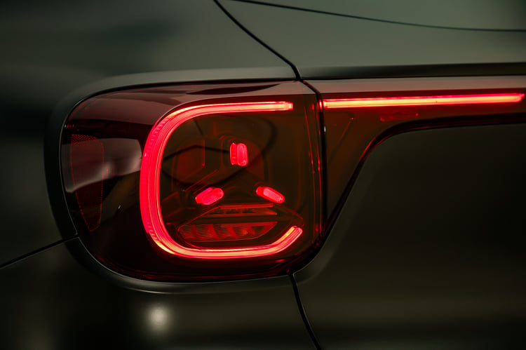 Signature lumineuse du Mercedes GLA électrique