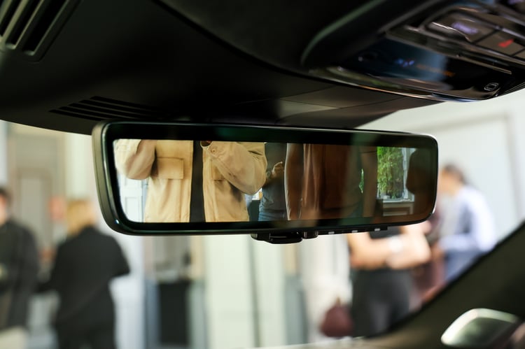 Pas de lunette = rétroviseur caméra !