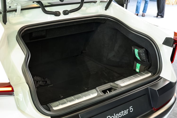 Un coffre très limité malgré le format de la Polestar 5 Performance