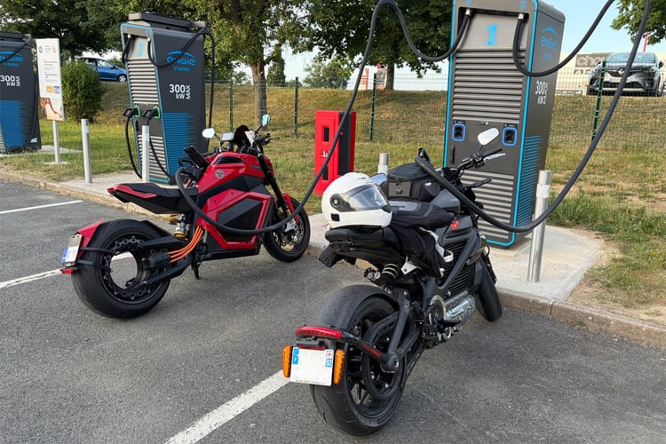 La Verge TS-Pro et la LiveWire One en recharge chez Engie