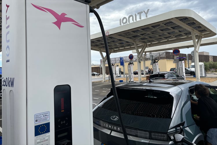 La Hyundai Ioniq 5 de Thomas en charge