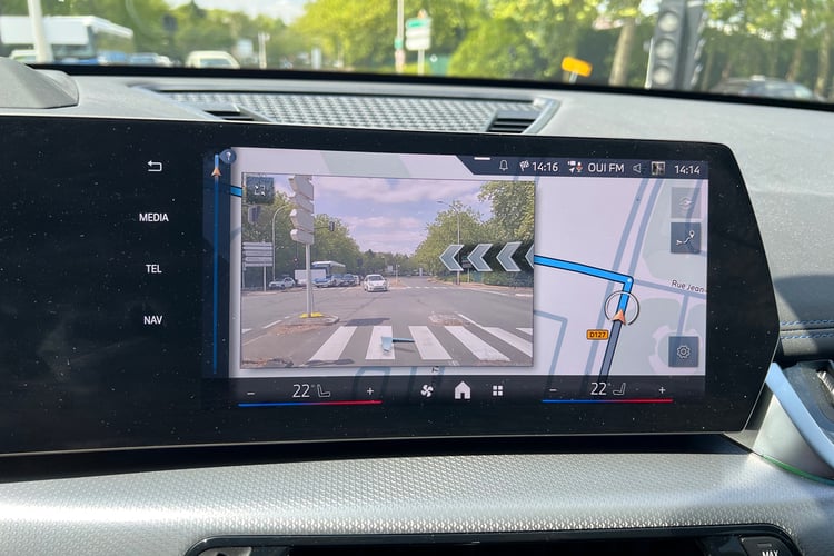 A l'écran du système d'infodivertissement du BMW iX1 de Philippe