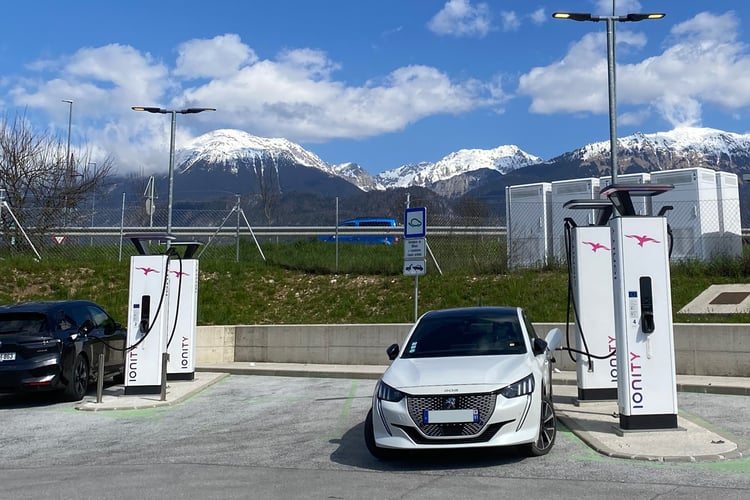 La Peugeot e-208 de Valentin - Aire de Radovljica (Slovénie)