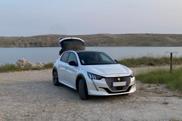 La Peugeot e-208 de Valentin - Dinjiška sur l'île de Pag (Croatie)