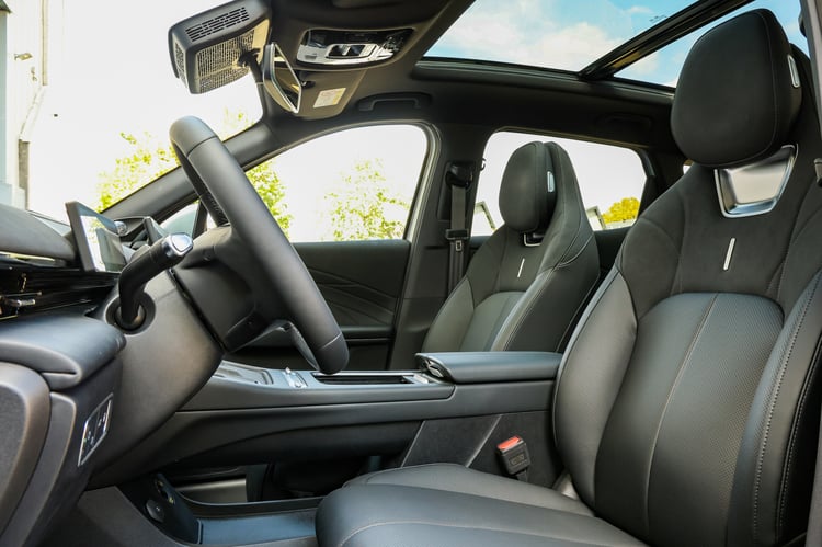 Grand toit panoramique pour l'Omoda 7 PHEV