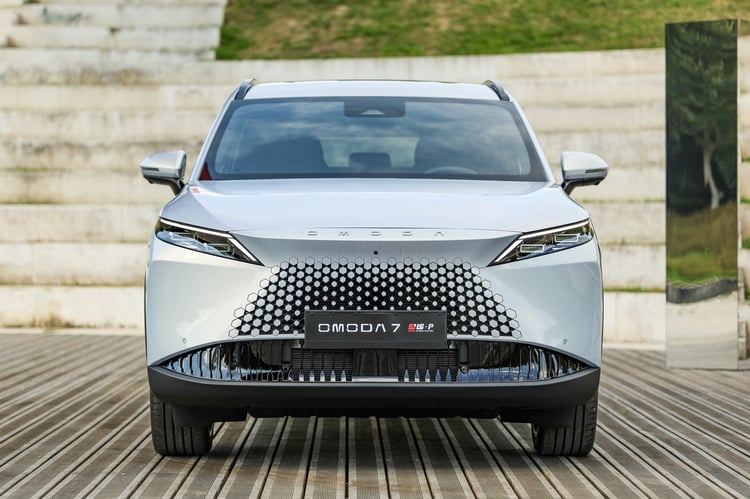 Une face avant aux évocations Lexus