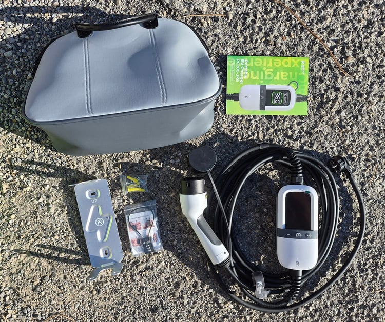Contenu de la boîte du câble Rheidon PC200-3K6 / Image : AP.