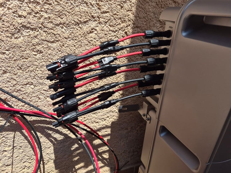 Connexion des câbles en Y (non fournis)à la batterie / Image : AP.