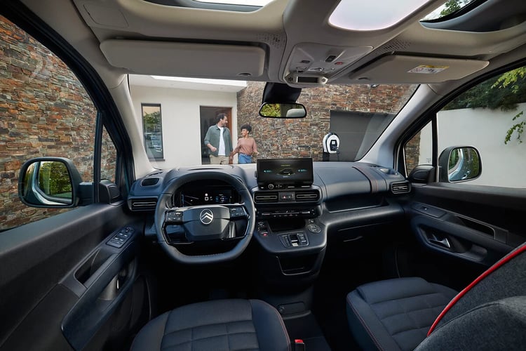 Planche de bord du Citroën ë-Berlingo avec combiné numérique et écran tactile central