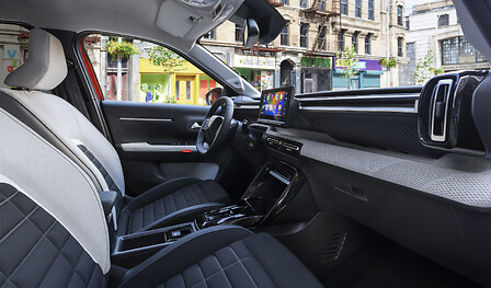 Intérieur de la Citroën ë-C3 avec écran tactile central de 10,25 pouces