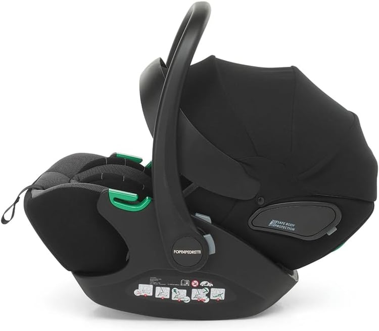 Coque Foppapedretti Disk Infant i-Size de profil, capote déployée
