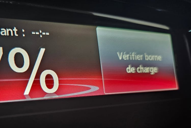 Exemple de message d'erreur affiché sur une Renault Zoé pouvant indiquer un problème de mise à la terre / FB.