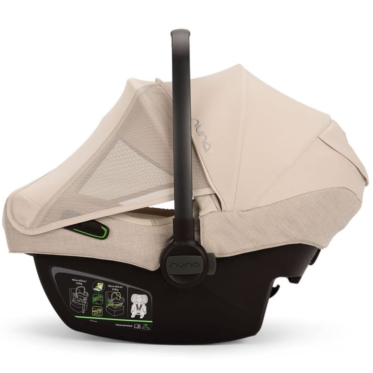 Coque Nuna Pipa Next vue arrière, capote déployée avec fenêtre d'aération