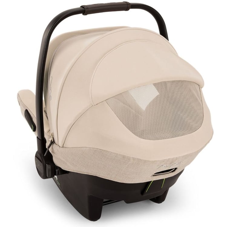 Coque Nuna Pipa Next vue de dos, capote ouverte avec fenêtre d'aération en maille
