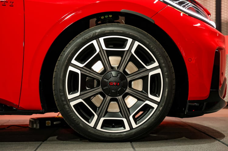 Jantes 20 pouces inspiration GTI Pirelli !