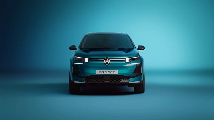 Face avant du Citroën ë-C5 Aircross électrique avec sa signature lumineuse