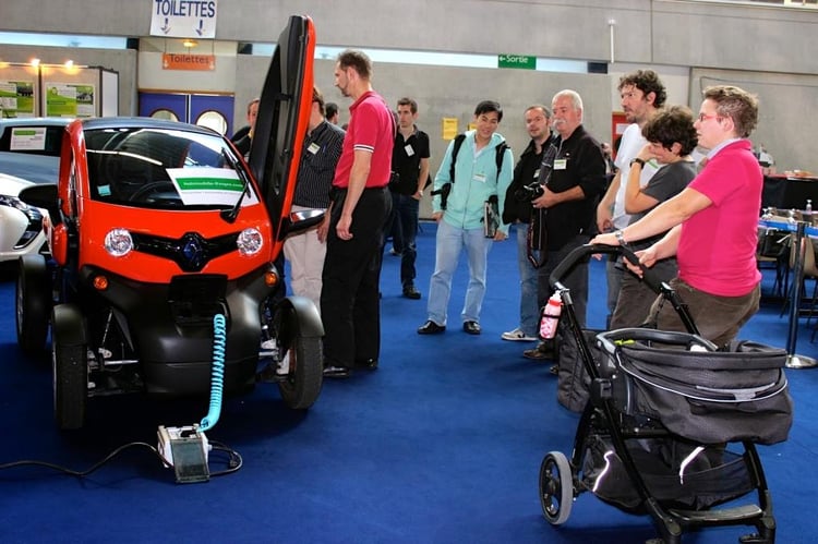 Le Twizy attire toujours autant les curieux !