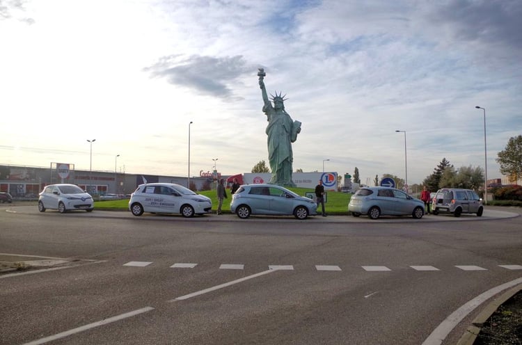 Les voitures électriques réunies pour prendre la pose !