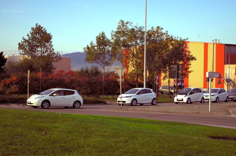 Les voitures électriques sont de sortie par cette belle journée d'automne