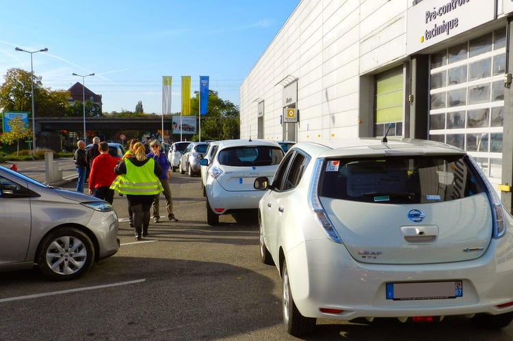 Le convoi organisé pour la Rencontre Automobile Propre n°2 arrive chez Renault Mulhouse !