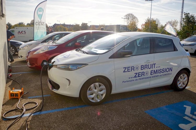 La ZOE qui fait le tour de France en recharge bien méritée