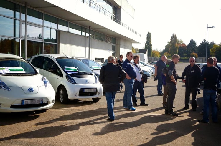 Les curieux pouvaient poser leurs questions sur la voiture électrique